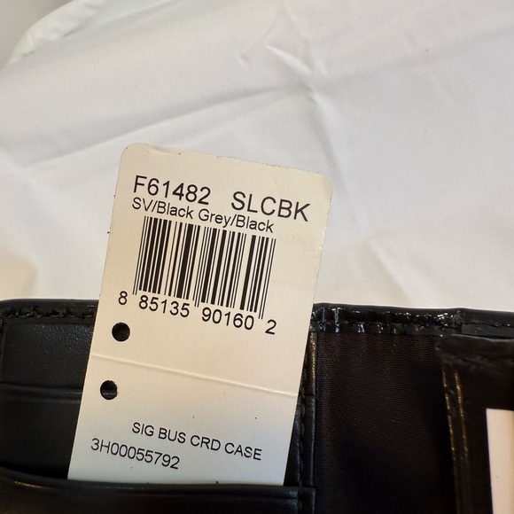 Coach Signature Black Wallet– Style F61482 Black Grey Multiple Card Slot Classic - Picture 2 of 10